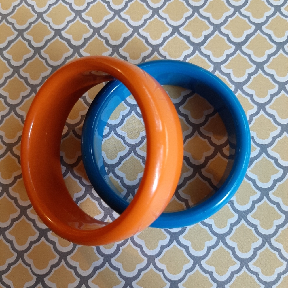 Set of two vintage bangles